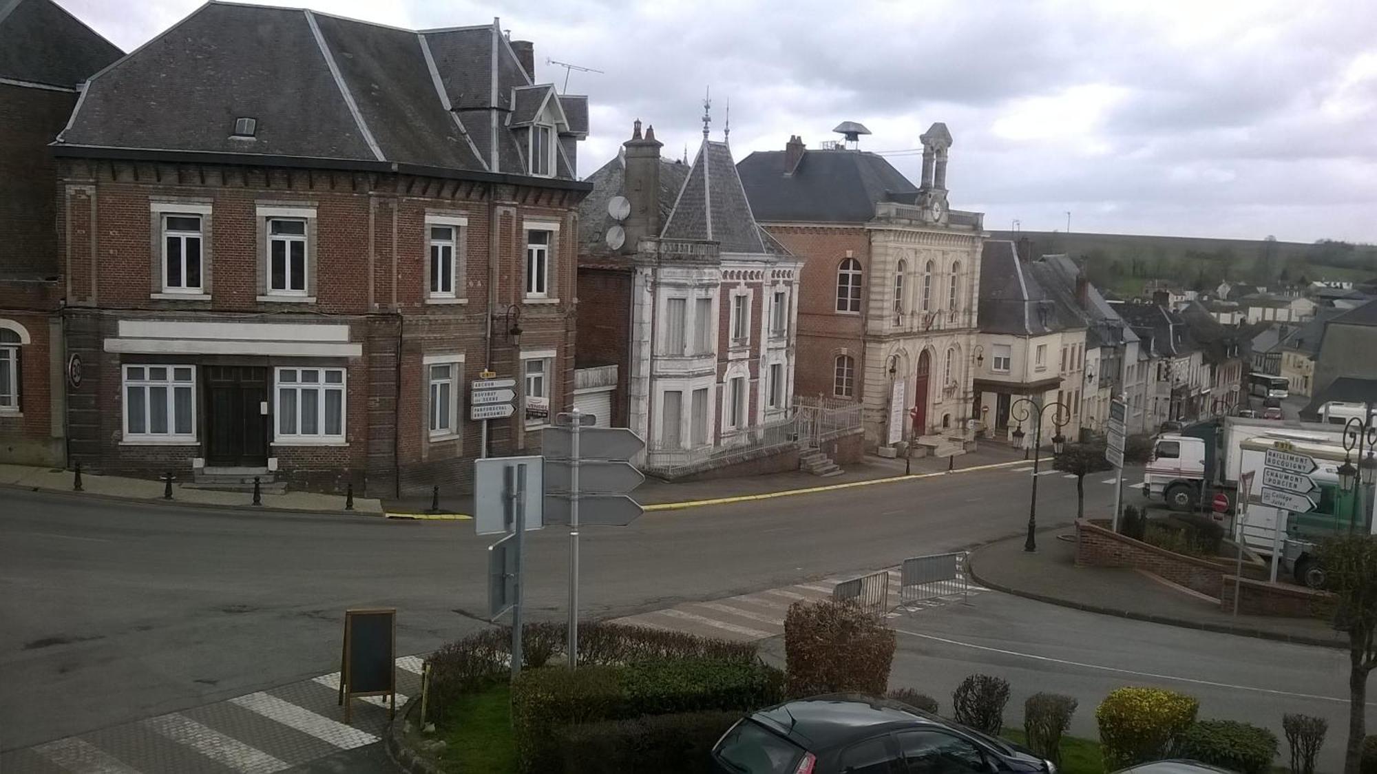 Entre Nous Hotel Rozoy-sur-Serre Стая снимка