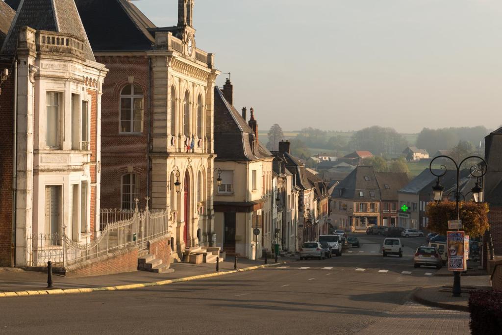 Entre Nous Hotel Rozoy-sur-Serre Екстериор снимка
